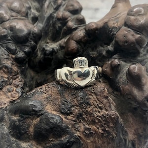 Vintage 925 Sterling Silver Queen Of Heart Ring!!
