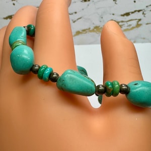 Vintage Green Turquoise And Small Silver Round Bead Bracelet