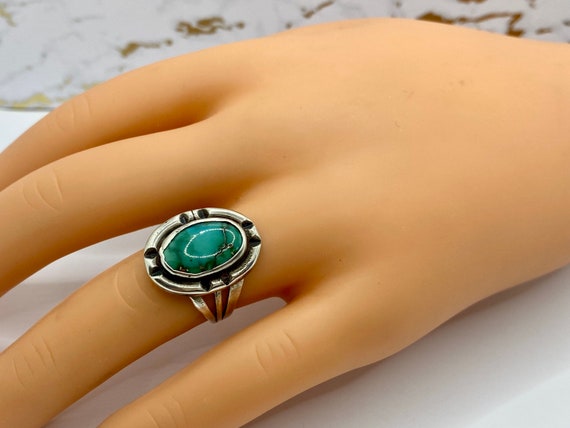 Vintage Sterling Silver And Green Turquoise Ring … - image 1