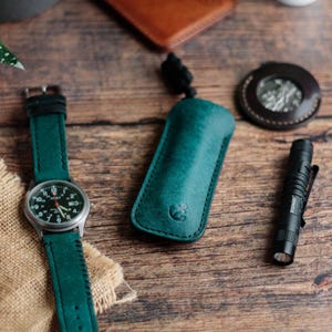 Leder EDC Victorinox Slip, EDC Caddy für Taschenlampe oder SAK. Edc Zahnrad Halter. Ideales Valentinstagsgeschenk oder Jubiläumsgeschenk