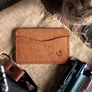 Cartera hecha a mano / Tarjetero minimalista delgado / Cuero Pueblo de primera calidad / Funda compacta para tarjetas para hombres y mujeres / Tarjetero rústico