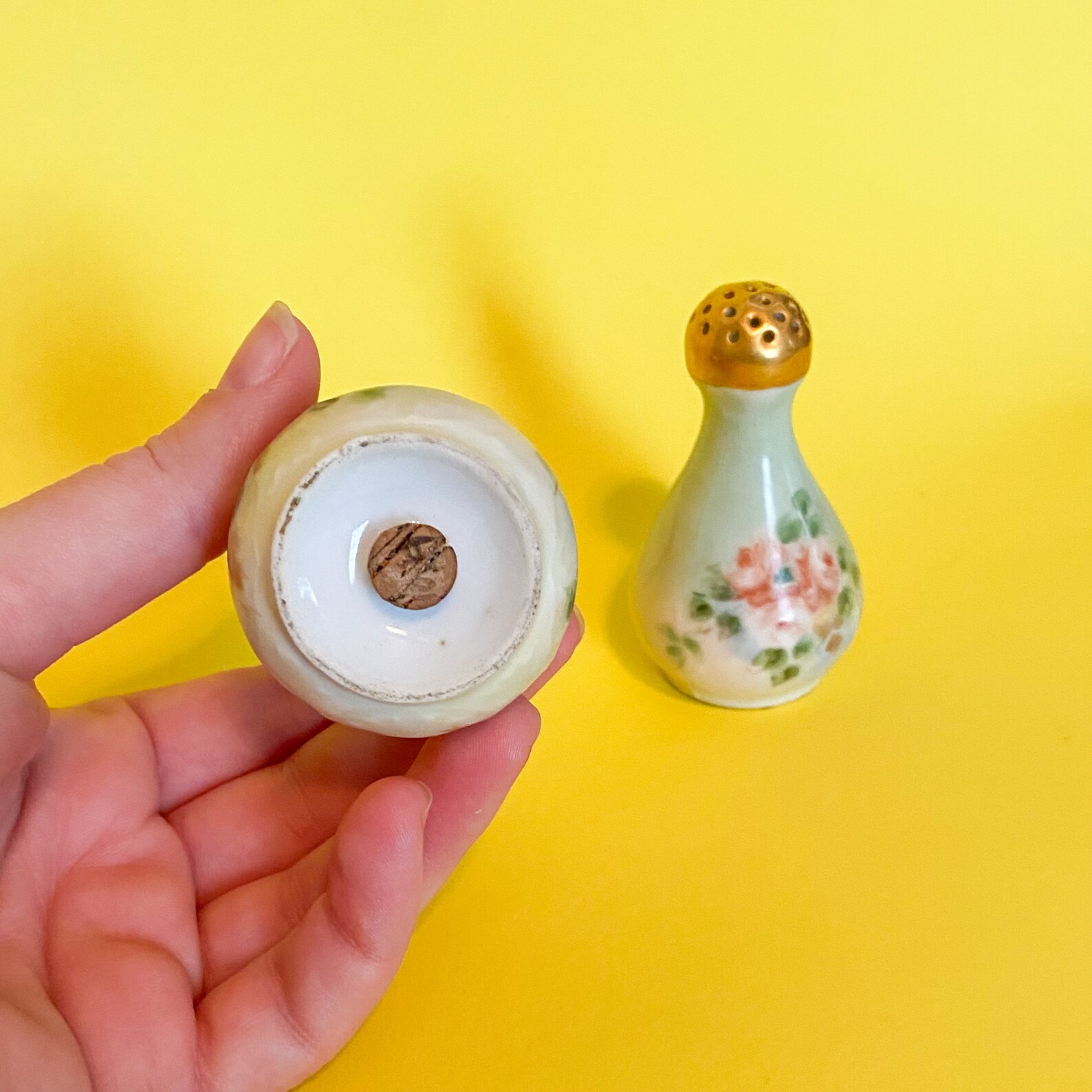 White Floral and Gold Leaf Salt & Pepper Shakers Vintage Etsy