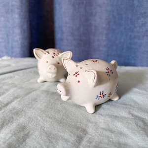 Small Ceramic Round White Pigs with Flowers Salt & Pepper Shakers - Vintage