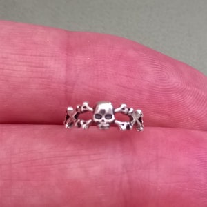 925 Sterling Silver Skull & Crossbones Gothic Ear Cuff Wrap Earring unpierced + Gift Bag