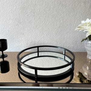 Rund dekorativ spegelbricka, svart metallram, modern bordsdekoration, ljusdisplaybricka, elegant heminredning, inflyttningspresent Ø36cm bild 6