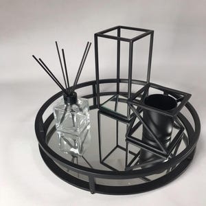 Rund dekorativ spegelbricka, svart metallram, modern bordsdekoration, ljusdisplaybricka, elegant heminredning, inflyttningspresent Ø36cm bild 9