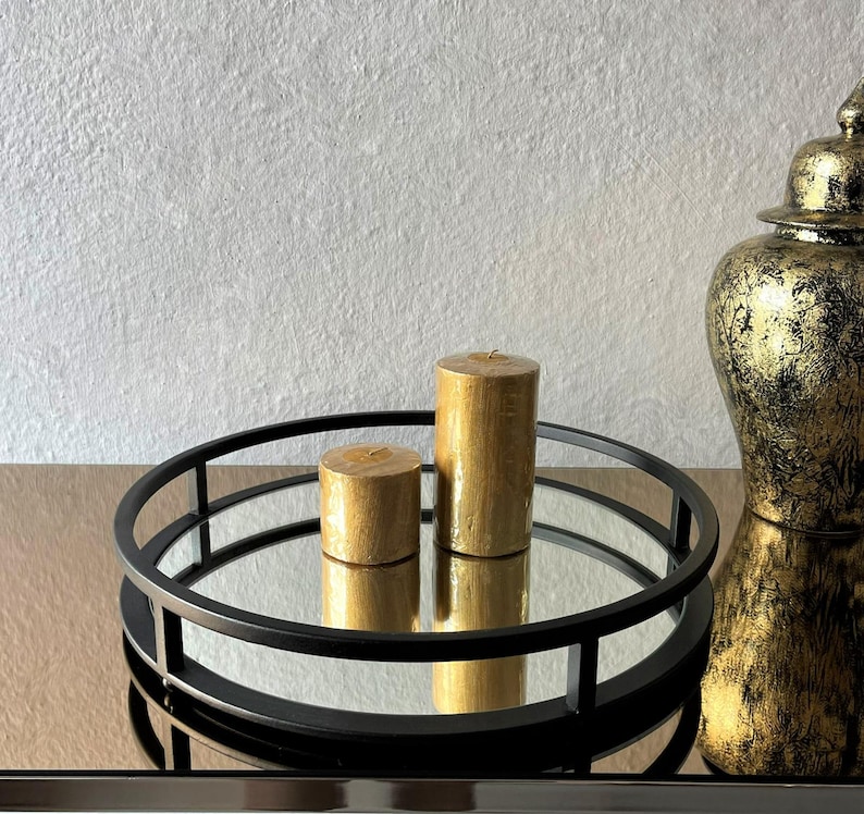 Rund dekorativ spegelbricka, svart metallram, modern bordsdekoration, ljusdisplaybricka, elegant heminredning, inflyttningspresent Ø36cm bild 5