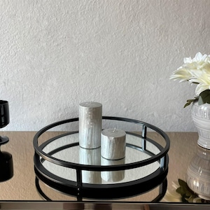 Rund dekorativ spegelbricka, svart metallram, modern bordsdekoration, ljusdisplaybricka, elegant heminredning, inflyttningspresent Ø36cm bild 1