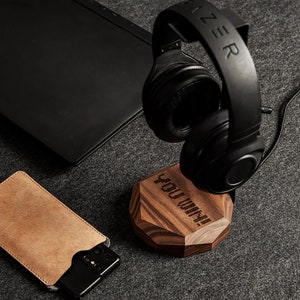 Headphone Stand with Qi charger