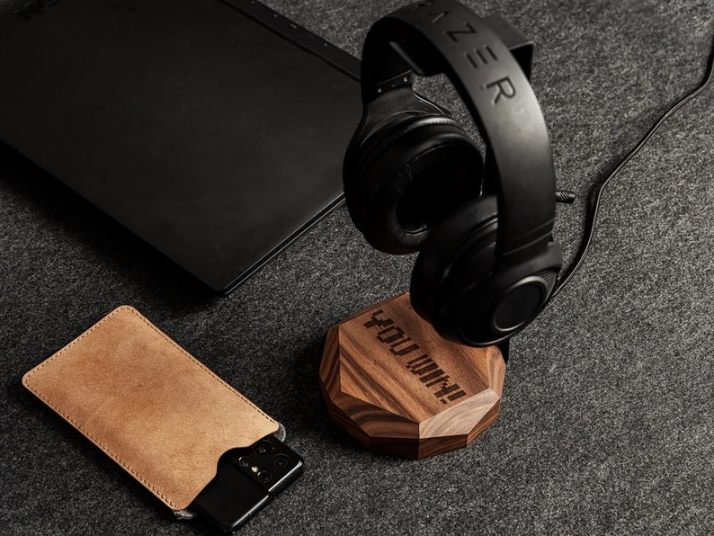 Headphone Stand with Qi charger