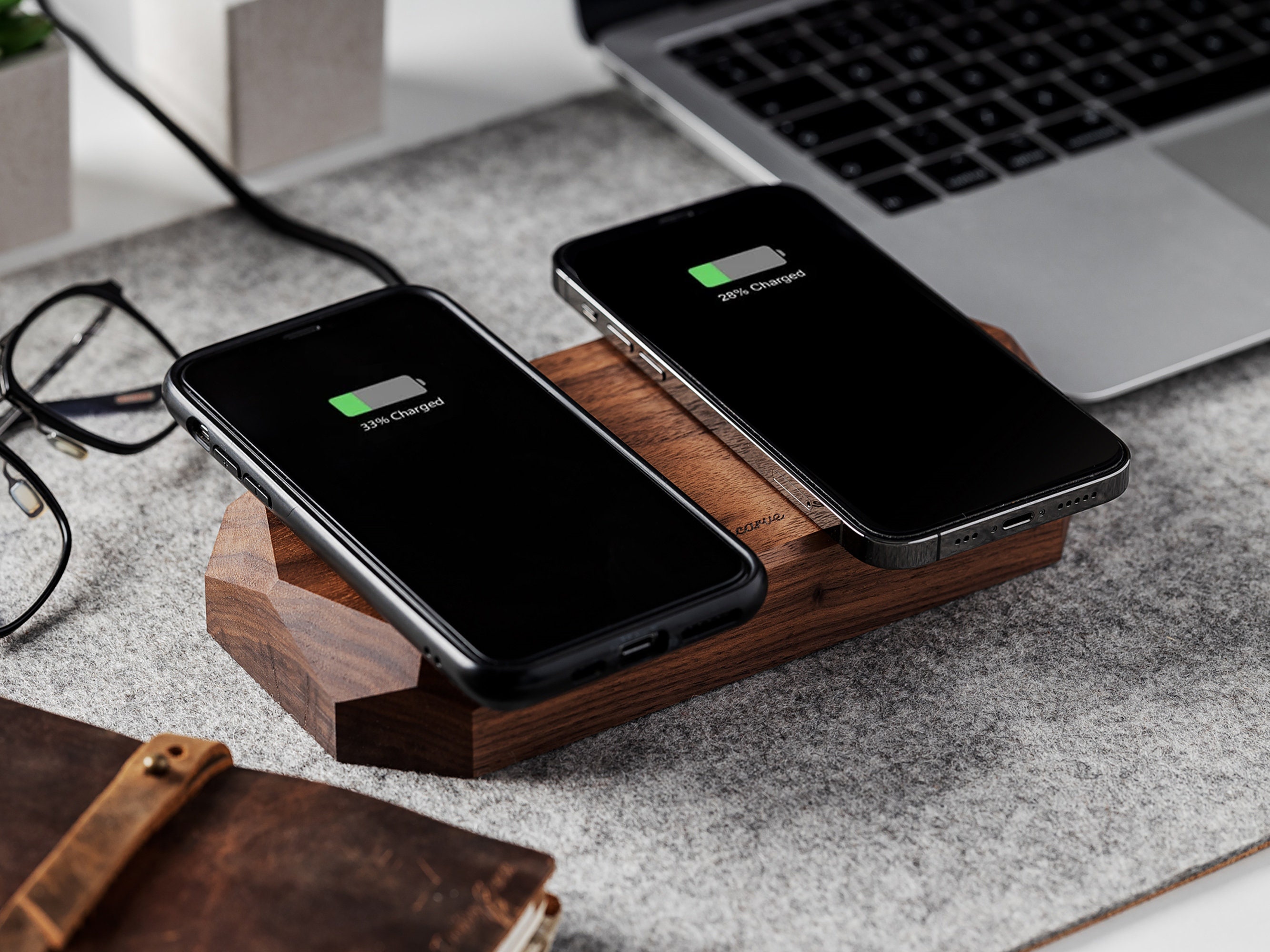 Exquisite Handcrafted Double Wooden Charging Pad QI 15W - iPhone, AirPods, Samsung, Xiaomi - Perfect Gift - Fast 2x15W Wireless Charger Dock
