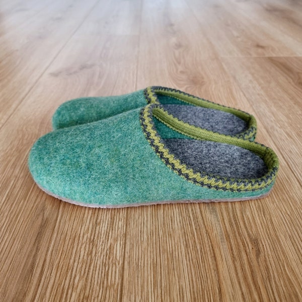 Arch support mule, Ladies Handmade Slippers, Felt Slip-on women's slippers, Comfy warm green slippers, Breathable Handcrafted Slippers