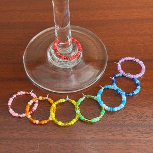 Ciondoli per calici da vino con perline / Set da 8