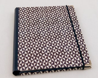 Personalizable A3, A4, A5, A6, folders, concert folders and clipboards in different sizes and designs. TRIANGLES