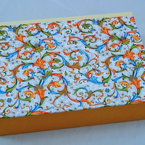 Caja de almacenamiento personalizada con tapa abatible en muchos tamaños FLO ORANGE LIGHT