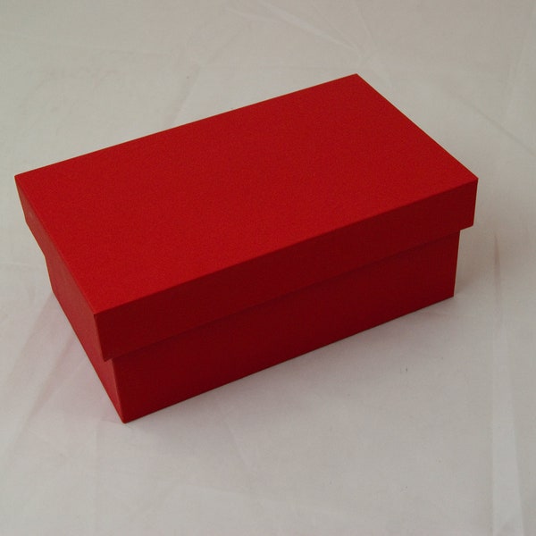 Boxes with snap-on lids in many sizes Storage box with UNI lid