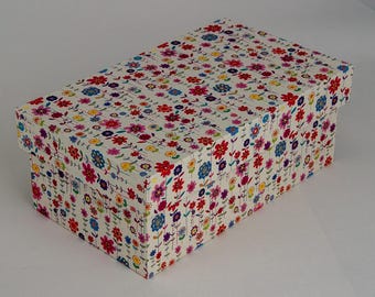 Storage box with lid in many sizes, small flowers.