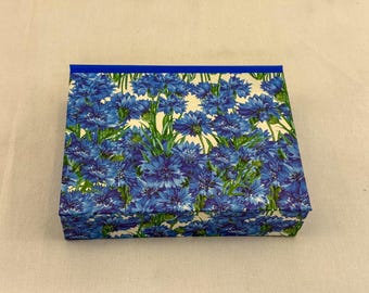 Box with hinged lid; customizable; ASTERS