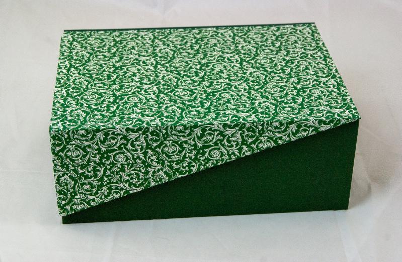 Decorative storage box with lid, in different sizes, customizable WIRBEL GREEN