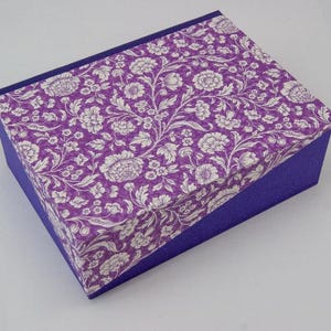 Decoratieve opbergdoos met deksel, in verschillende maten, personaliseerbaar WEIDEBLOEMEN PAARS