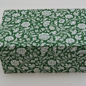 Boxes with slip lids in many sizes Storage box with lid meadow flowers green