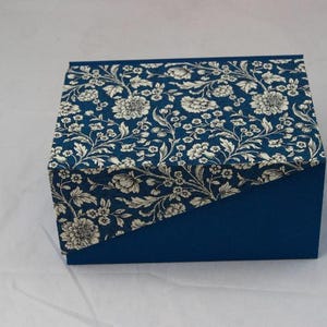 Decoratieve opbergdoos met deksel, in verschillende maten, personaliseerbaar WEIDEBLOEMEN BLAUW