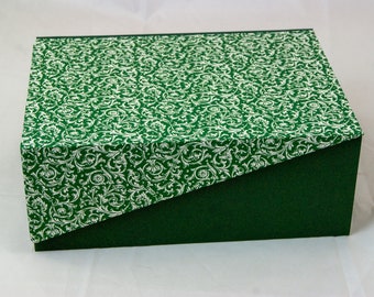 Decorative storage box with lid, available in different sizes, customizable Swirl green