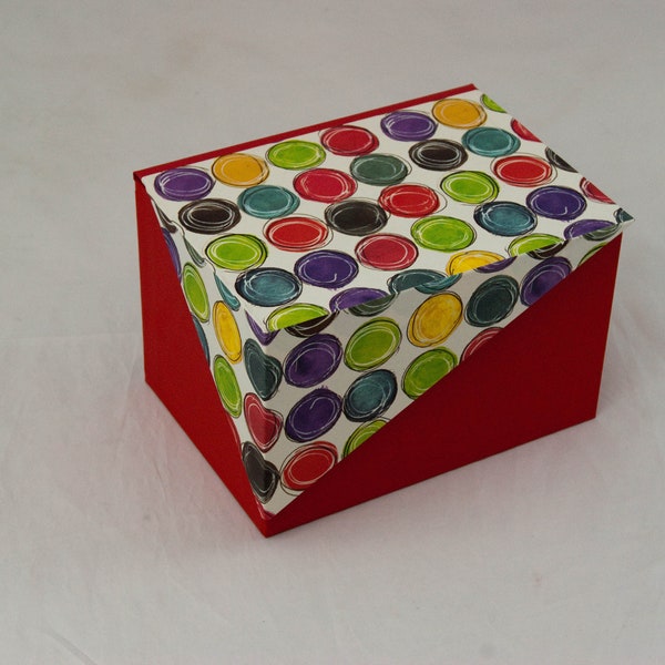Personalized storage box with hinged lid in many sizes, gift packaging, flashcard points