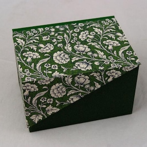 Decoratieve opbergdoos met deksel, in verschillende maten, personaliseerbaar WEIDEBLOEMEN GROEN