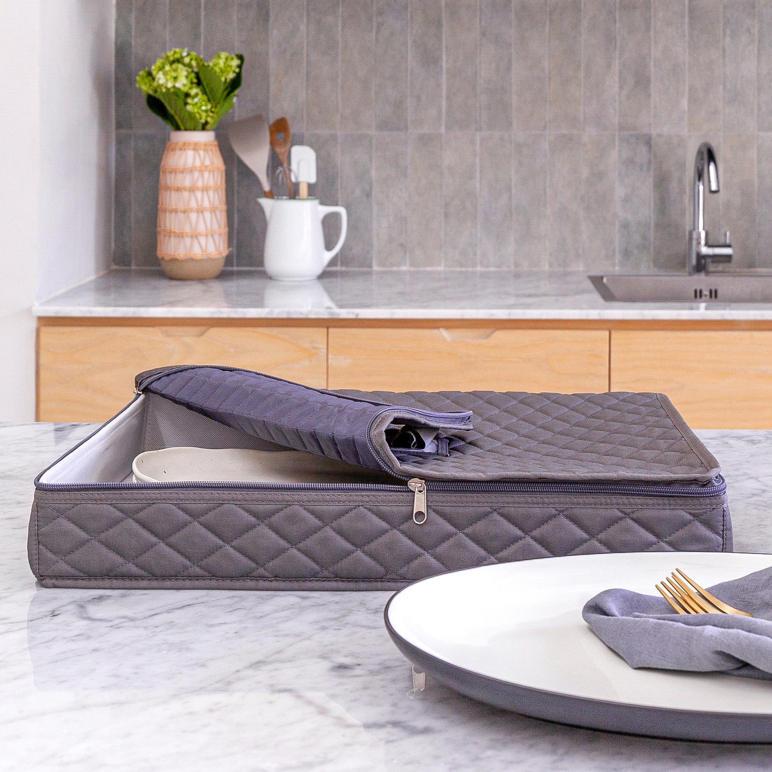 China Platter Storage Case Large Serving Piece Storage Container