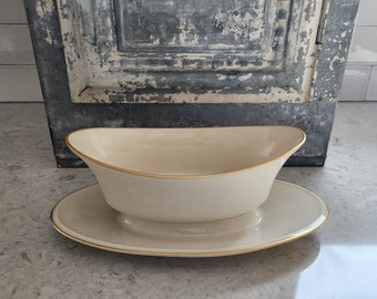 Lenox Special 10" Gravy Boat With Attached Underplate - Classic Ivory With Gold Trim - Excellent Condition
