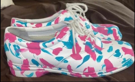 90s female shoes store