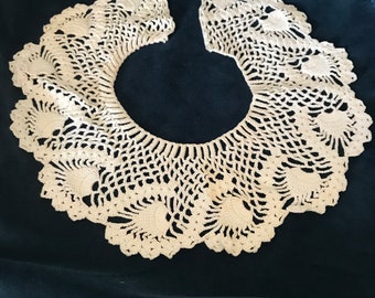 Vintage Crocheted Ladies White Collar