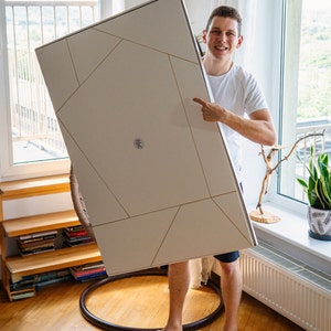 Author of the art with the art box in his hands