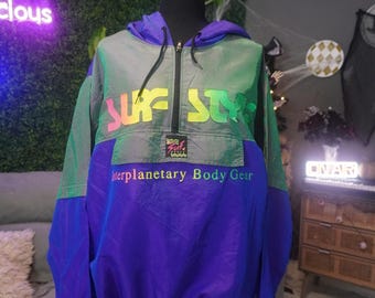 Cortavientos con capucha estilo surf vintage