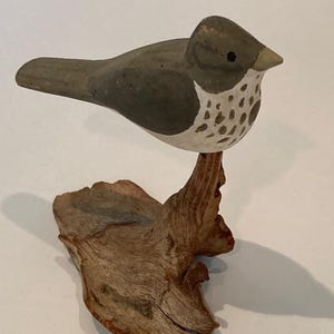 Vintage Hand Carved Wooden Bird Thrush On Driftwood Figurine Folk Art Cottage Core Beach Lake Decor Artist Signed Gift