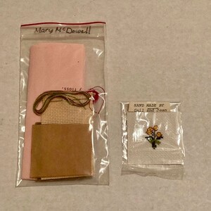 Vintage poppenhuis miniatuur kruissteek decor, één kit en één voltooid ontwerp veel van 2