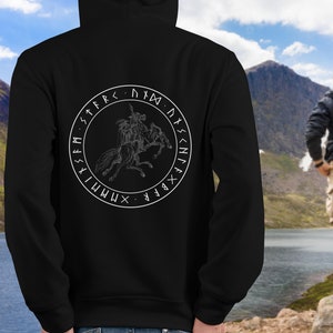 Wikinger Hoodie mit Odins Pferd - Der ultimative Wikinger Pullover für Wikingerfans! Runenschrift, Ragna, Floki, Nordische Symbole, bedruckt