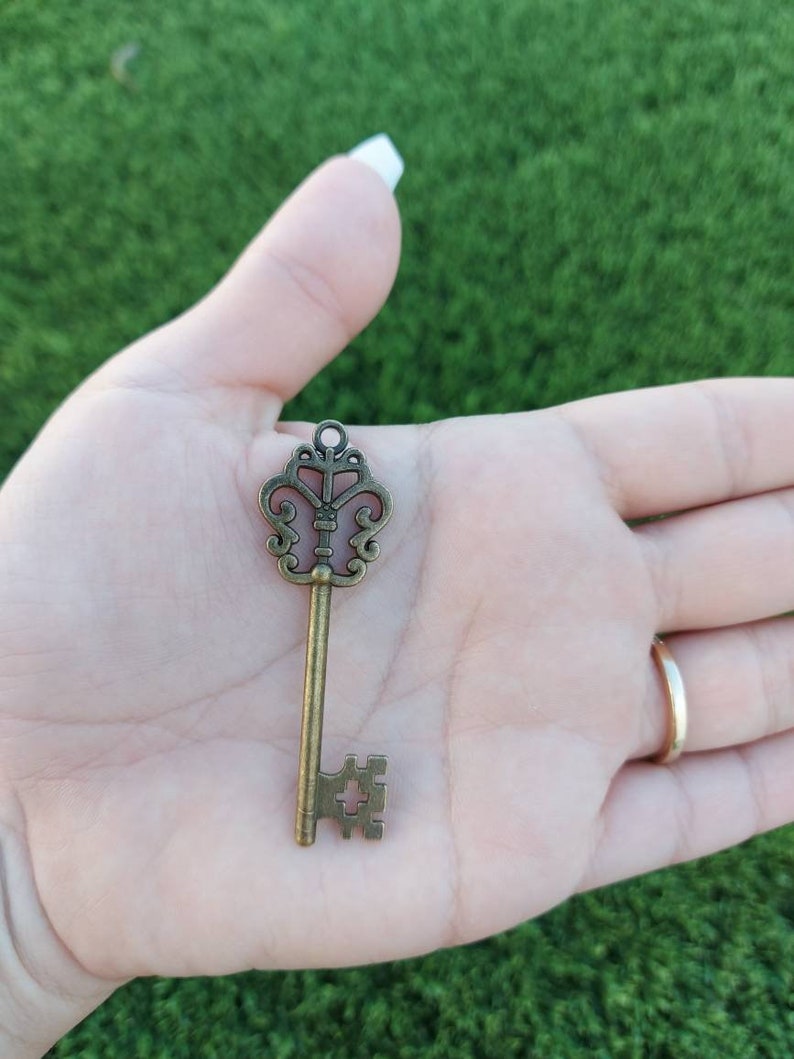 6 Assorted Antiqued Bronze Skeleton Keys Etsy
