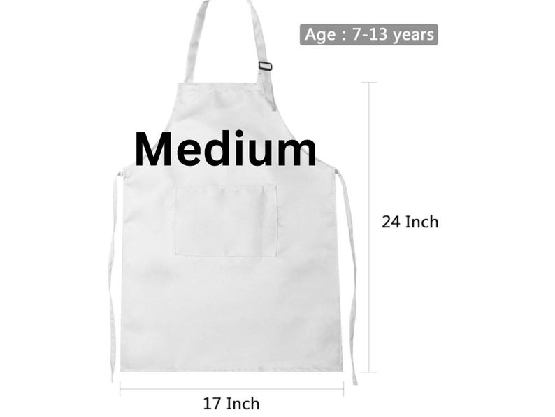 Pu&ograve; includere: Grembiule bianco con una tasca e la parola "Medium" stampata su di esso. Il grembiule &egrave; lungo 61 cm e largo 43 cm. Et&agrave;: 7-13 anni.