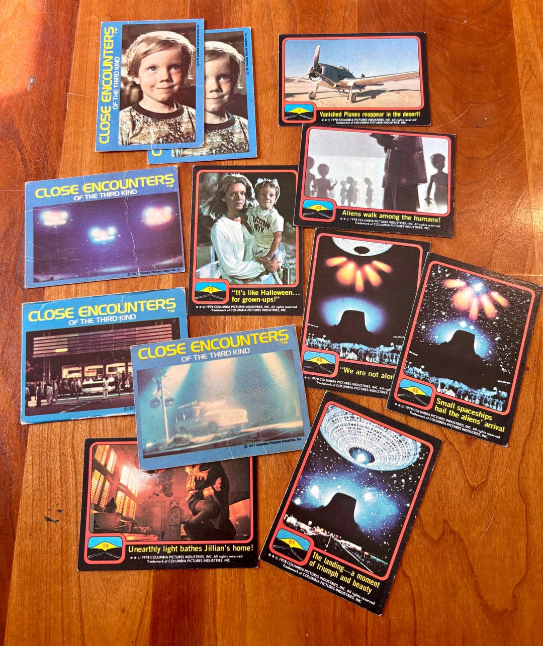 Close Encounters of the Third Kind Trading Cards From 1978 - Lot