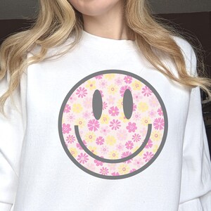 flower power crewneck | trendy women&#39;s sweatshirt, aesthetic crewneck sweatshirt, trendy hoody, cute hoodies, trendy hoodie