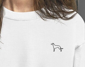 Könnte beinhalten: Weißer Pullover mit einem kleinen schwarzen Umriss eines Hundes auf der Vorderseite.