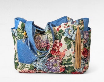 Grote jeanstas met bloemmotief/Duurzame jeans shopper in een vintage bloemenjurk/Upcycling jeanstas voor school, universiteit, kantoor