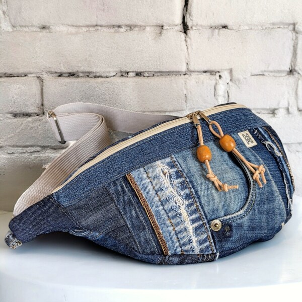 Sac banane en jeans pour femmes / sac ceinture en jeans recyclés au design patchwork / sac banane en jeans de taille moyenne / sac en jeans recyclé