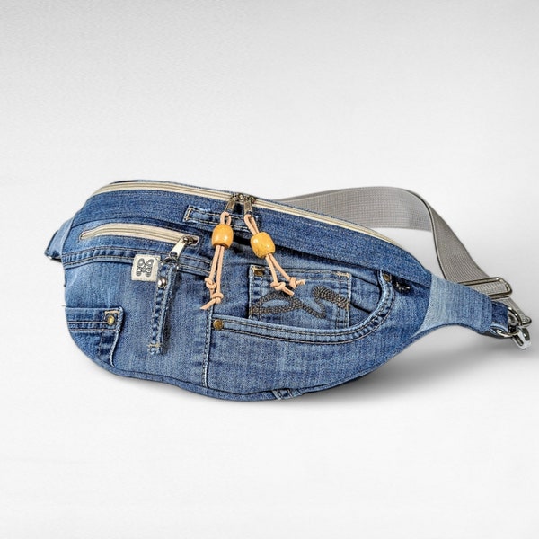 Jeans bum bag for women / Belt bag made of recycled jeans in patchwork design / Jeans bum bag medium-sized / Upcycling jeans bag