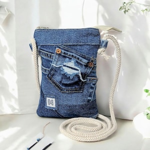 Custodia per cellulare realizzata con materiali di riciclo creativo | Borsa a tracolla in jeans | Piccola borsa per smartphone da donna | Mini borsa a tracolla Jeans | Cordino per borsa patchwork
