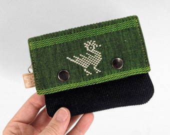 Upcycling mini wallet in fresh, happy green with a bird motif // a small, sustainable gift idea, not just for kids