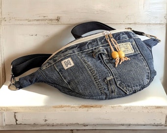 Bum bag made of jeans for women / belt bag made of recycled jeans in a patchwork design / jeans bum bag medium size / upcycled jeans bag