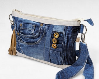 Small upcycled jeans bag in a casual patchwork design // Bag made from recycled jeans // Two-tone jeans bag in light gray and denim